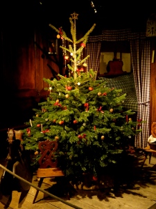 Musée d'Alsace, typical Alsacian chamber (with a christmasy invader)